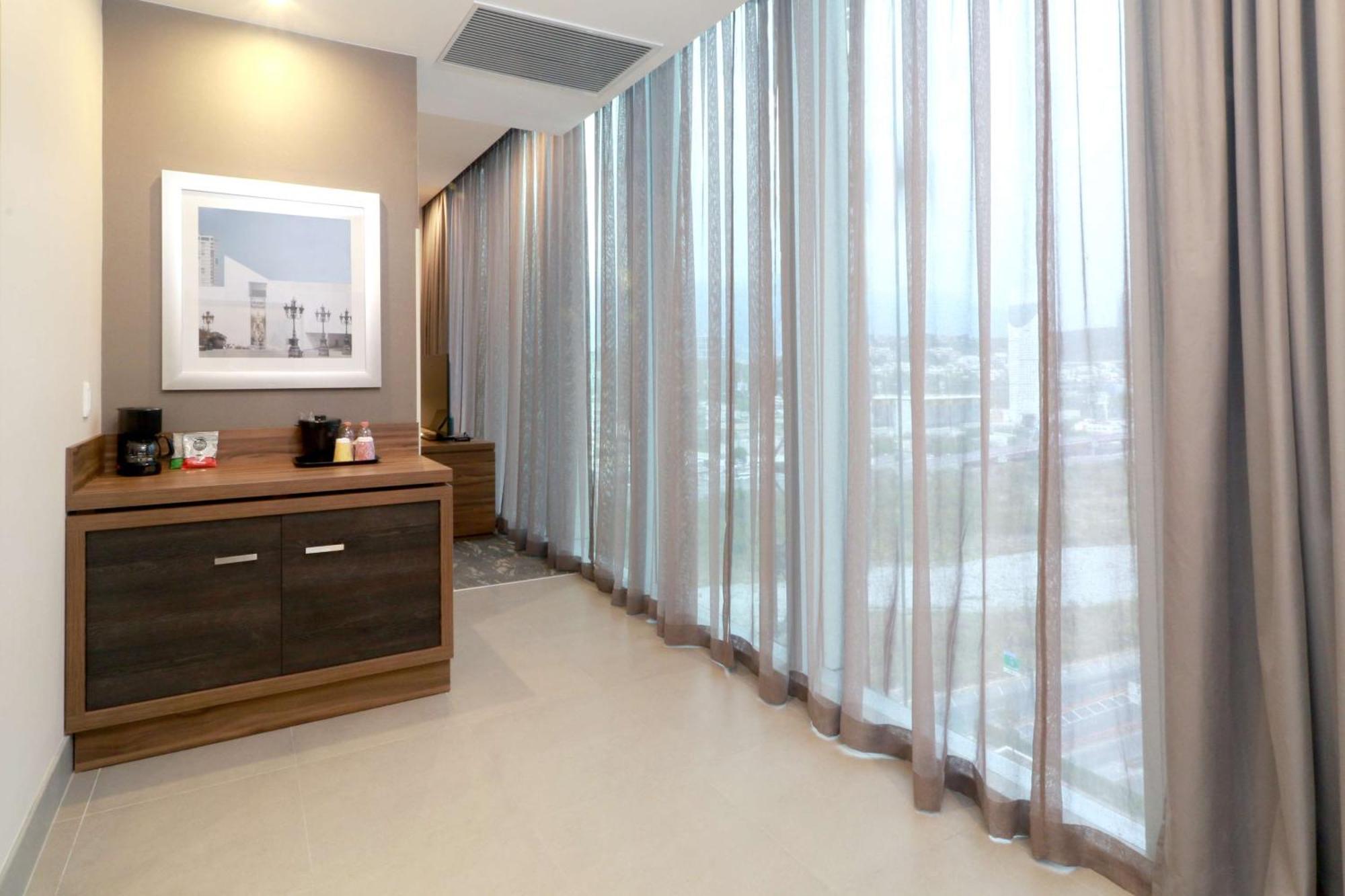 Hilton Garden Inn Monterrey Obispado Zewnętrze zdjęcie