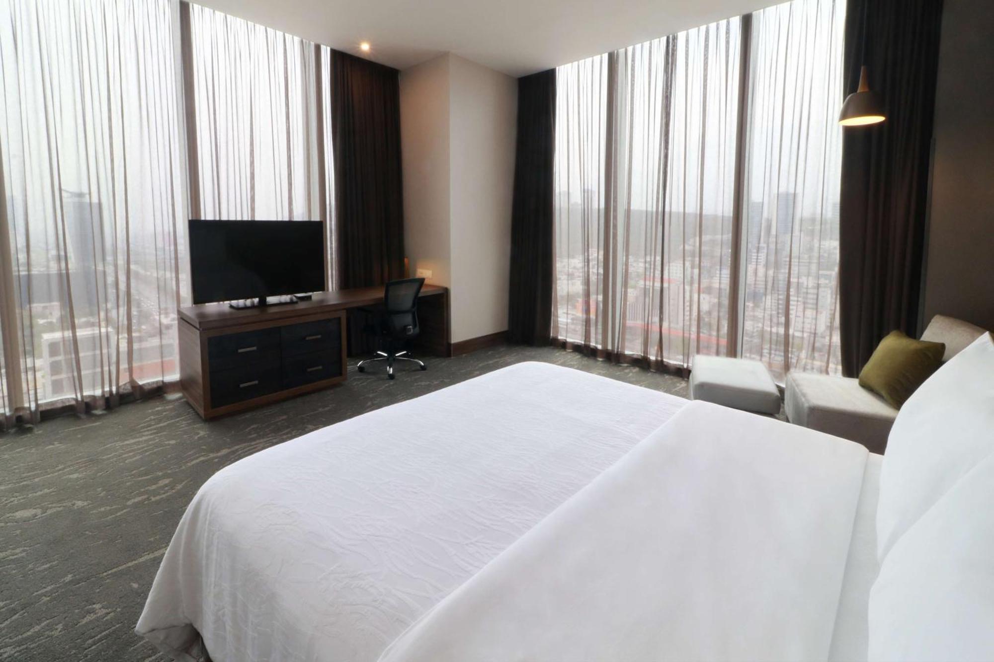 Hilton Garden Inn Monterrey Obispado Zewnętrze zdjęcie